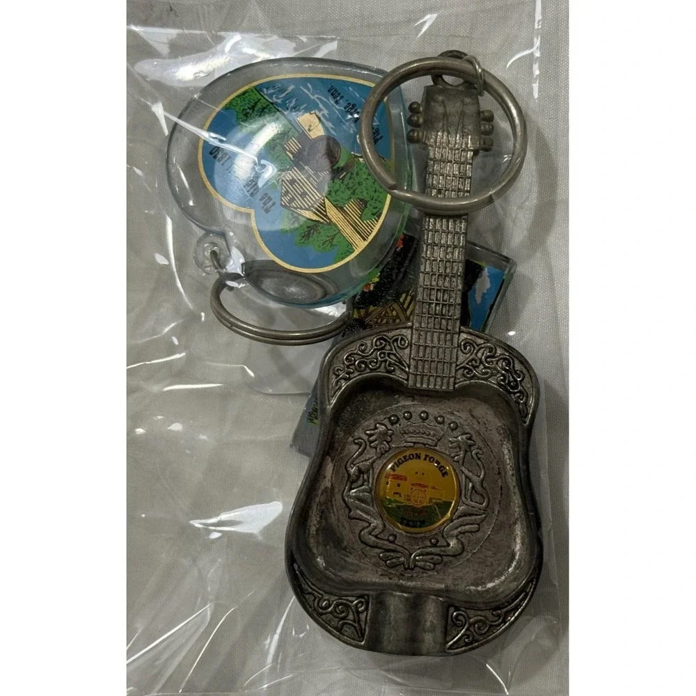 Lot of 3 Keychain‎ -Dollywood &Pigeon Forge Tennessee Guitar - Metal